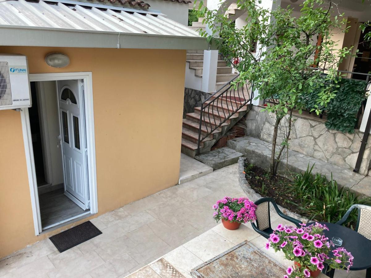 Bay Mola Aparts Kotor Exterior photo
