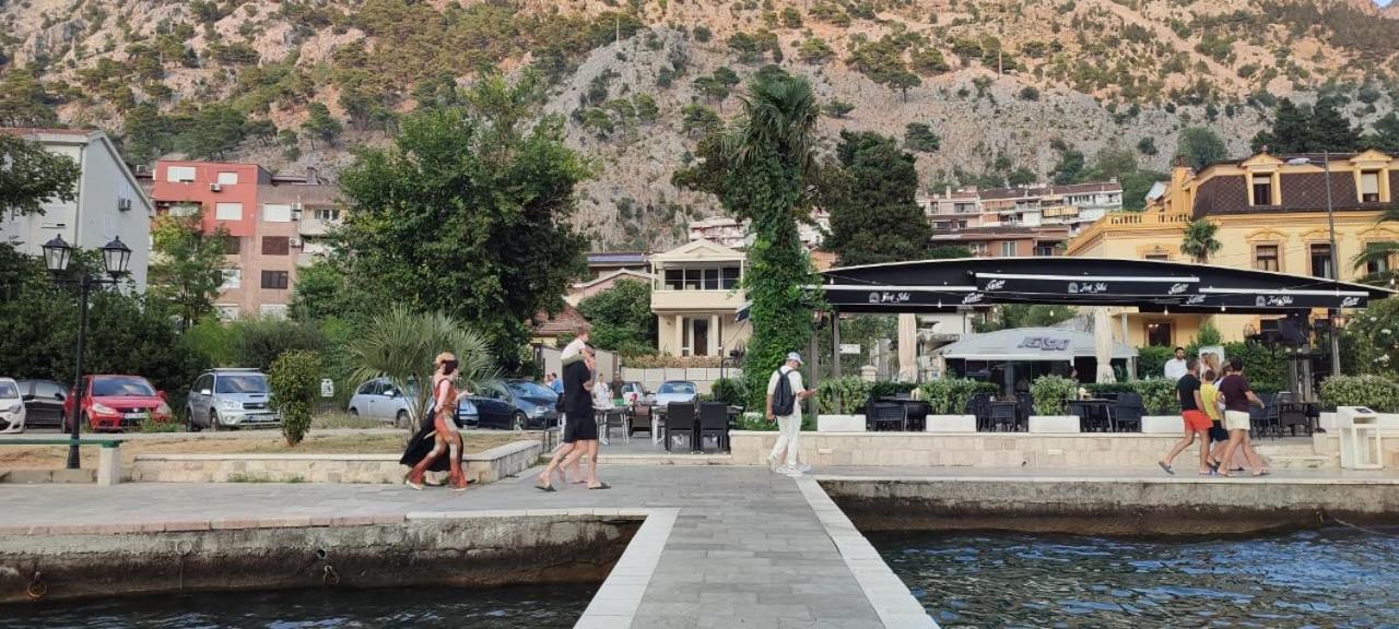 Bay Mola Aparts Kotor Exterior photo